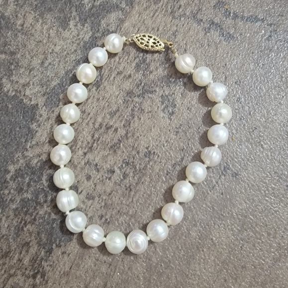 Matching pearl necklace and bracelet set gold filled clasp - Picture 3 of 7